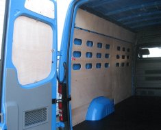 Multiplex blank hout met sleuven